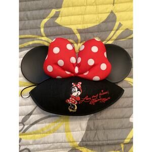 NWOT Disney Parks Minnie Mouse Ear Hat Signature "Love n Kisses, Minnie Mouse”